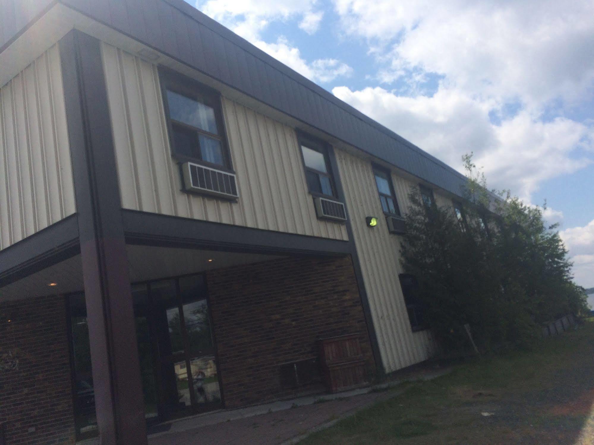 Pickle Lake Hotel Exterior foto
